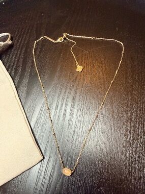 Kendra Scott / Gold-tone Pink Stone Pendant Necklace